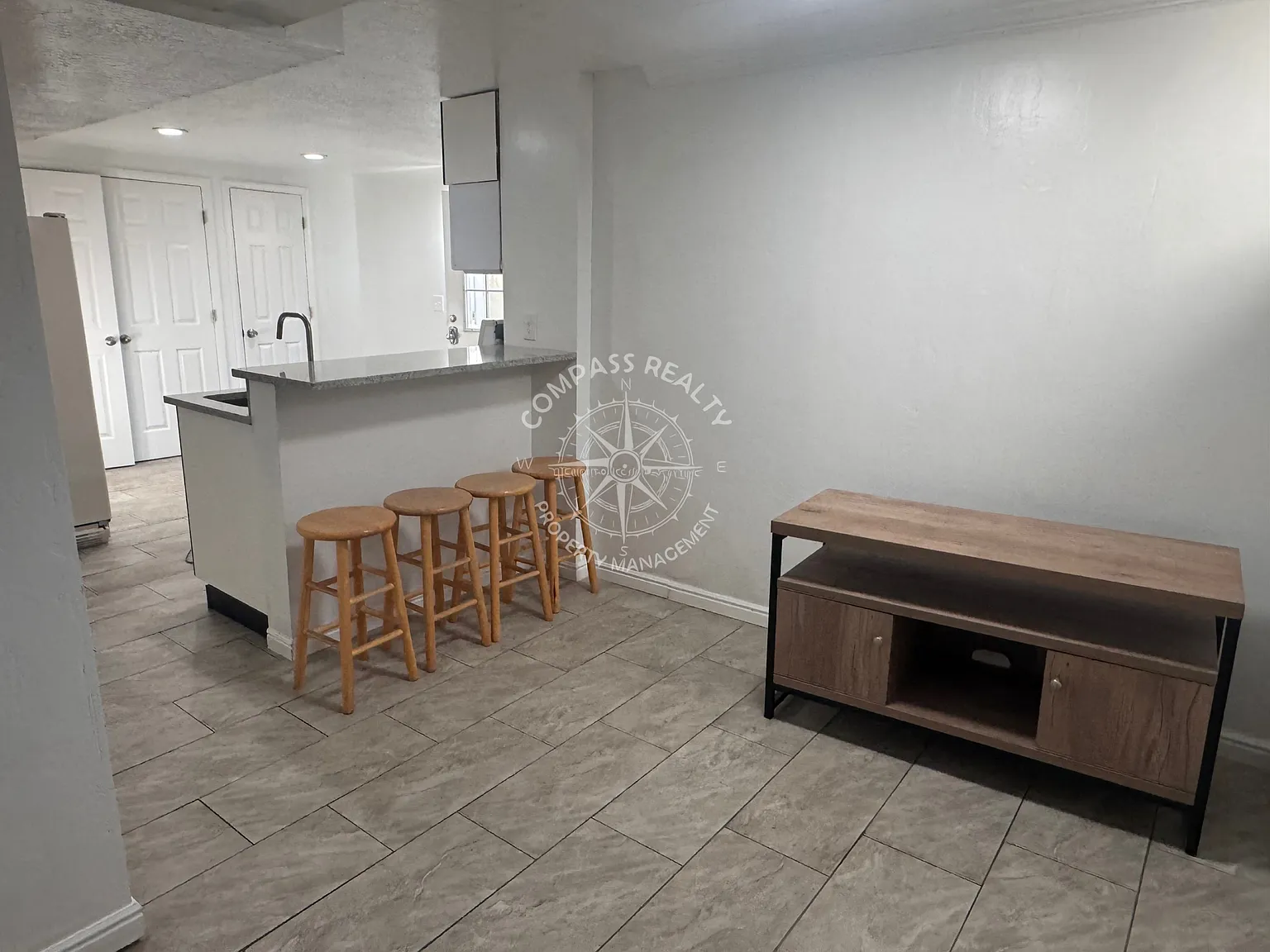 545 Canyon Way - 2 — Photo 3