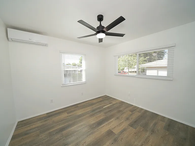 220 E Walnut Ave — Photo 14