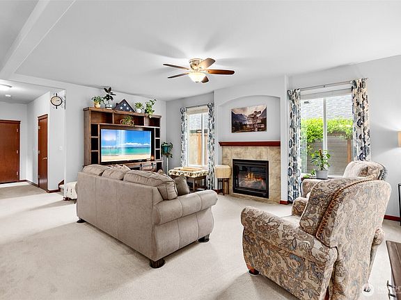 3rd image of 4643 Helena Avenue SE