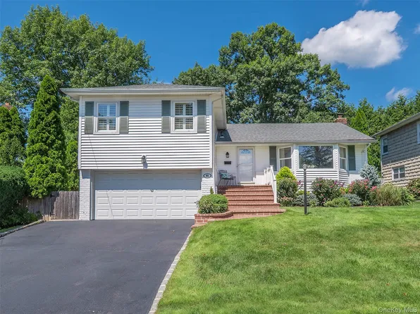 65 Essex Court, Port Washington, NY 11050