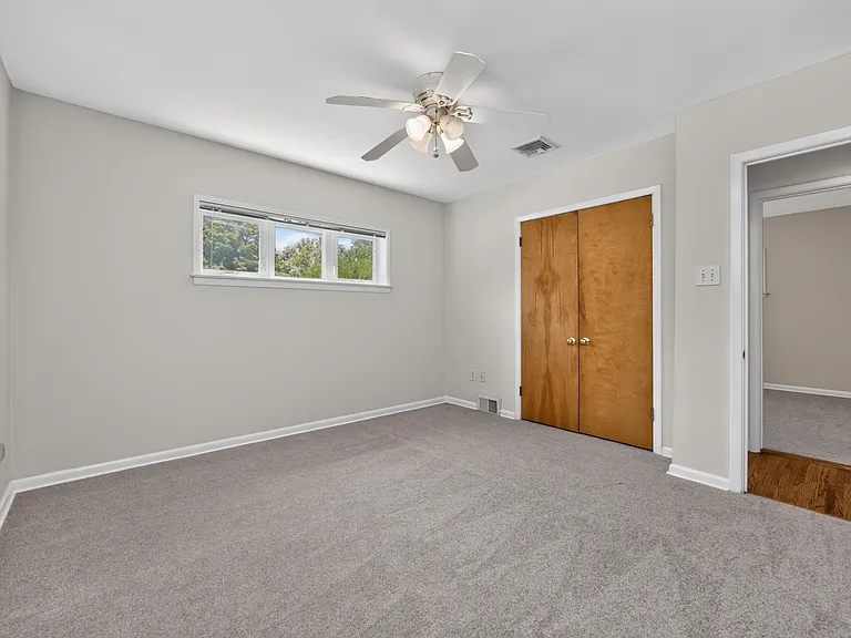 527 Oriole Dr — Photo 8