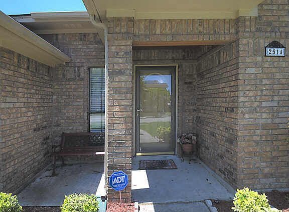 2nd image of 2514 Glen Meadows Dr