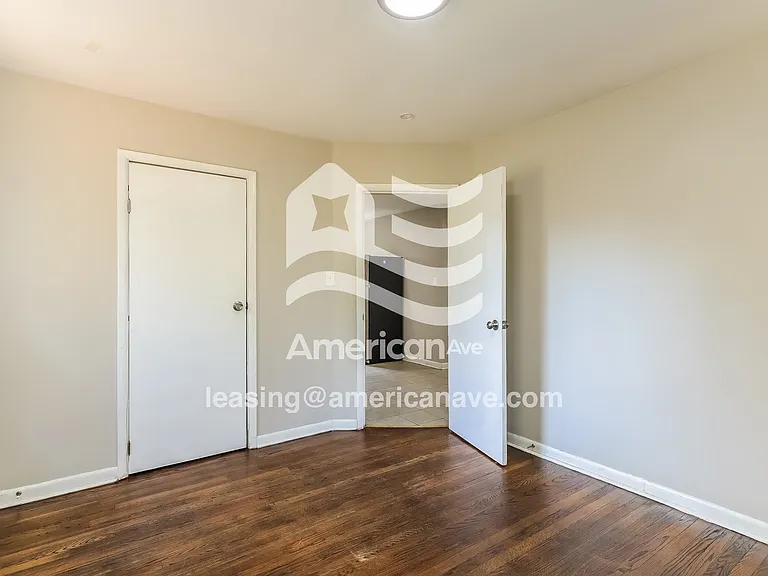 1599930_006_dining_room_14400097.jpg