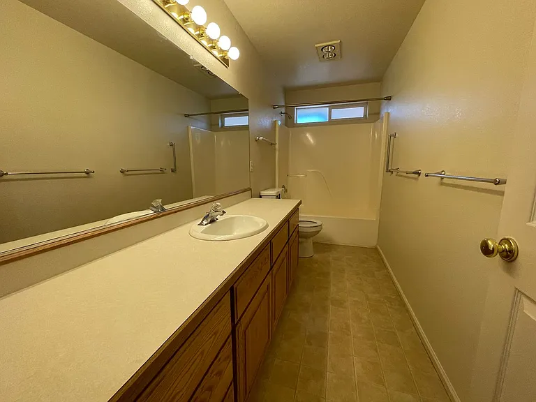 205 Kit Ln — Photo 9