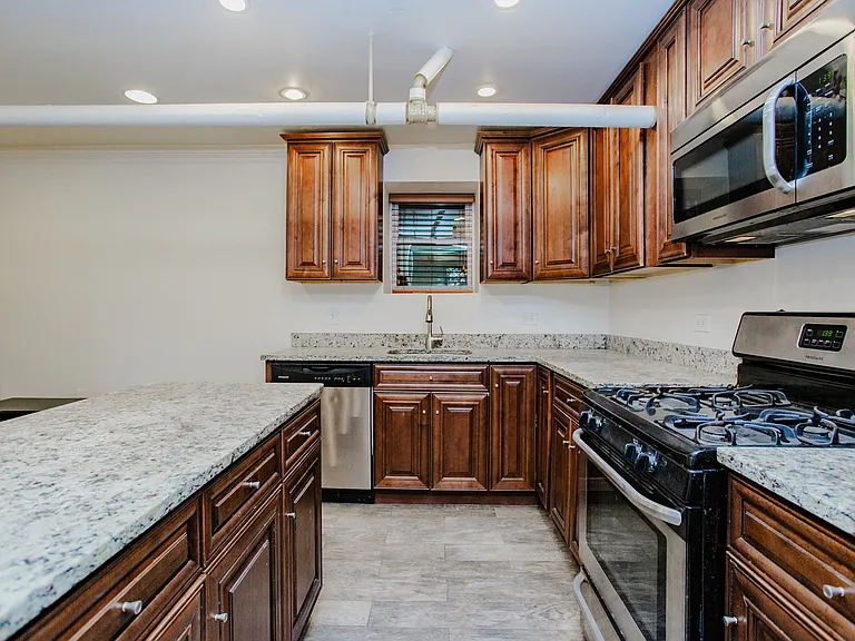 622 W Briar Pl #G — Photo 10