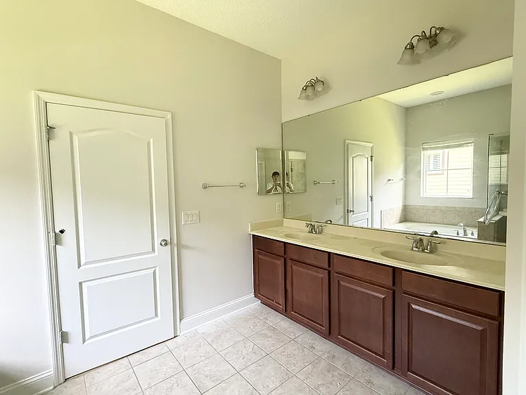 13836 Sachs Ave — Photo 15