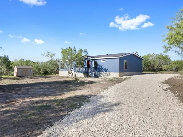 415 S County Road 321, Jourdanton, TX 78026
