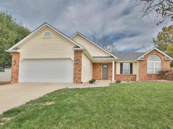 240 Fairington Dr, Troy, IL 62294