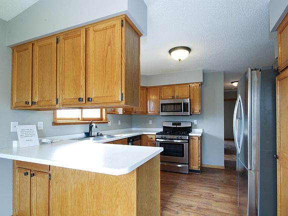 Spacious Kitchen with all stainless steel appliances!!