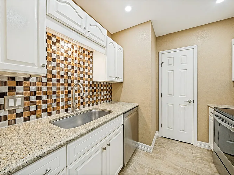 1 Towers Park Ln #1205 — Photo 7