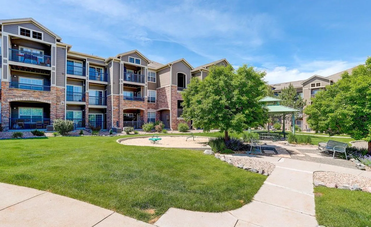 2 bed, 1002 sqft, $2,500 — Photo 1