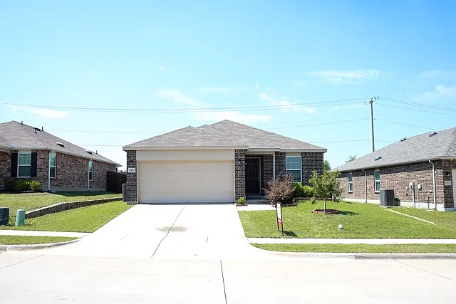 1416 Waggoner Dr — Photo 9