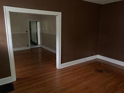 2nd image of 5940 Woodmont Ave #1