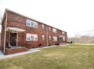 40 Cozy Lake Rd, Oak Ridge, NJ 07438