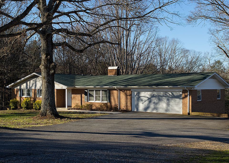 1st image of 2619 Pinoak Dr