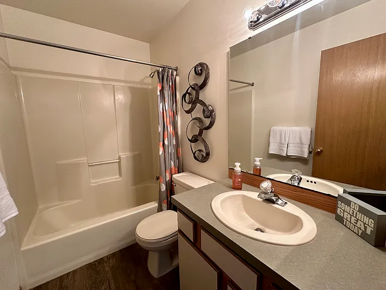 University Court Apartments — Photo 20