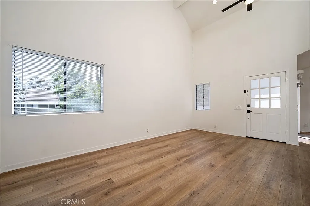 2 bed, 940 sqft, $3,350 — Photo 2