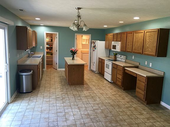 Kitchen, Pantry, Laundry