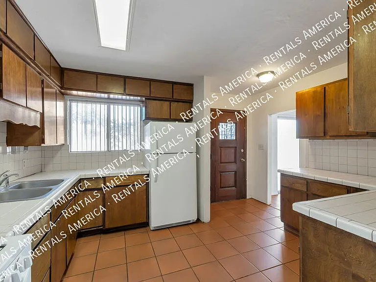 947 N Alvernon Way #11 — Photo 8
