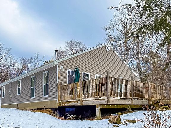 2nd image of 818 Narrows Rd E