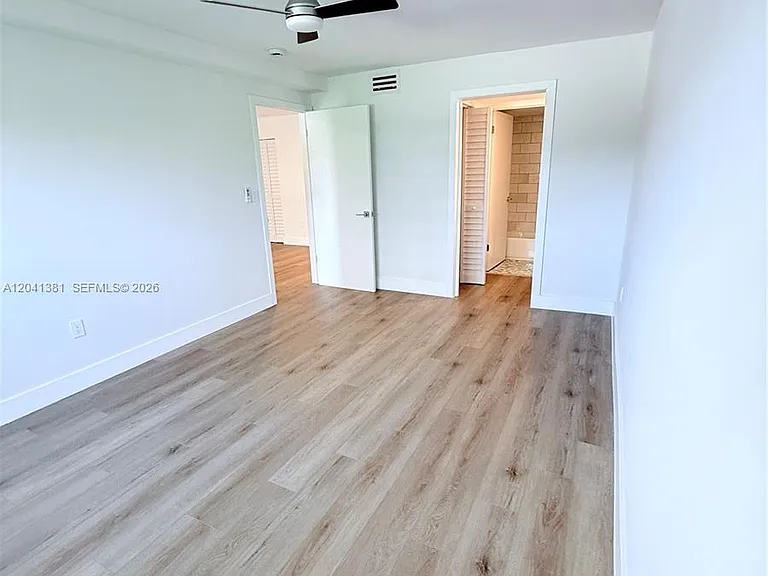 1900 Meridian Ave #403 — Photo 12