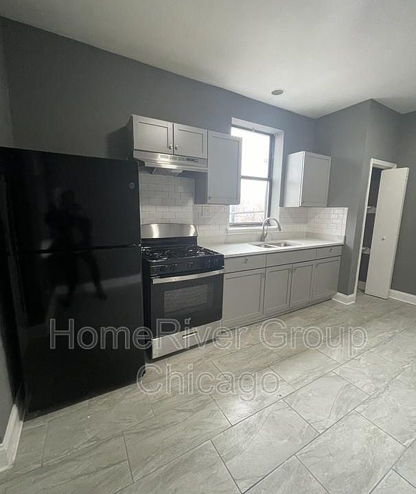 1st image of 16 S Lavergne Ave #3M