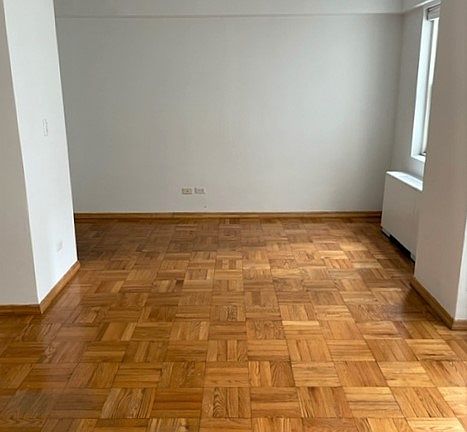 4th image of 100 W 57th St #12B