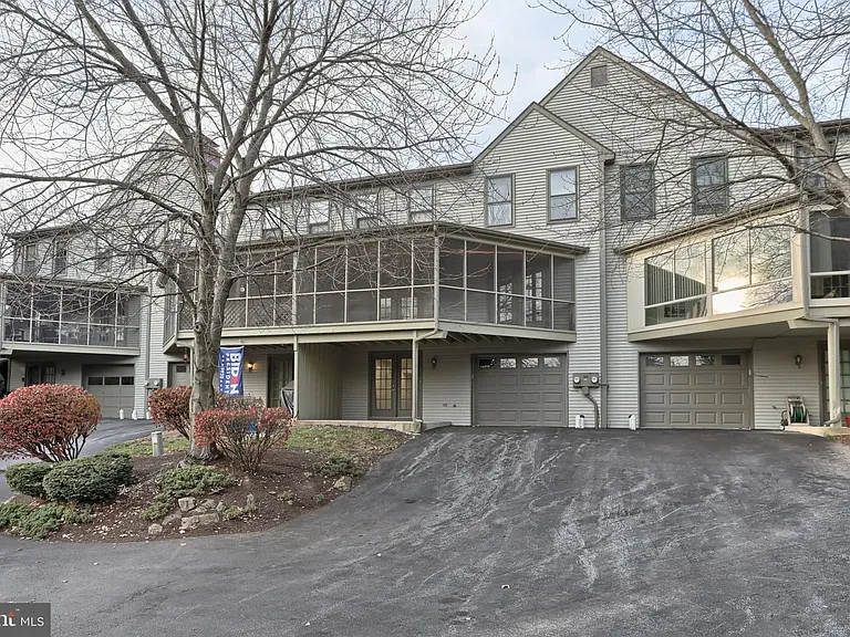 1127 Wicklow Ct — Photo 20