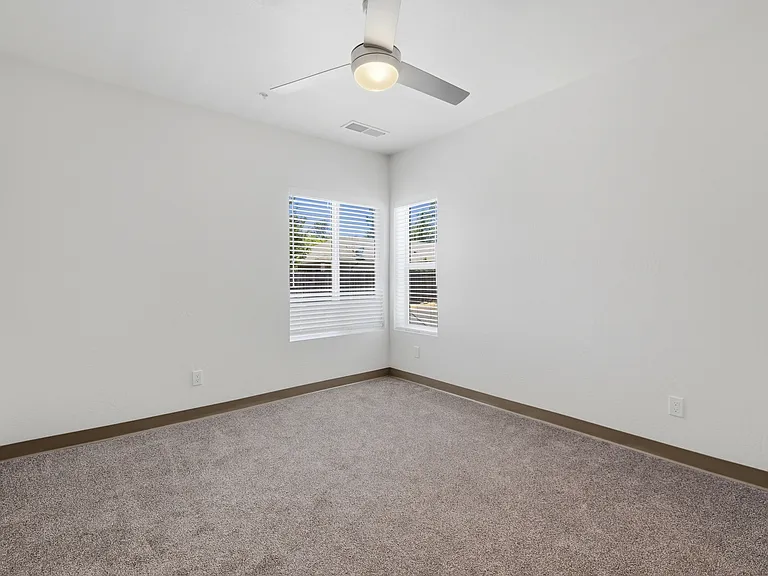 533 W Gurley St #3 — Photo 8