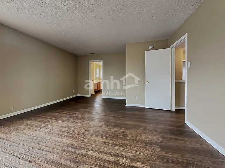 2300 Shadowbrook Dr — Photo 8