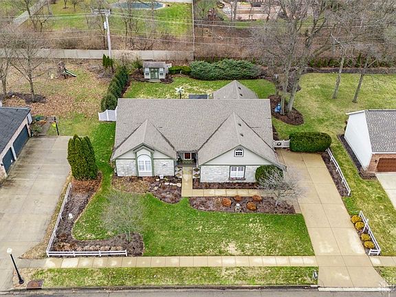 3rd image of 735 Chaucer Ln
