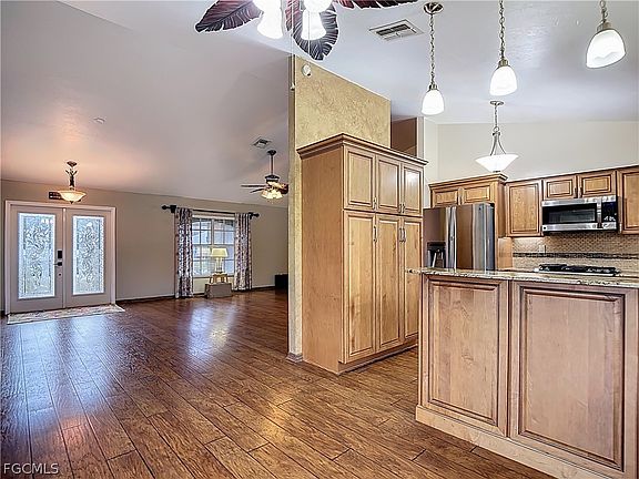 5th image of 1319 SW 34th Ter