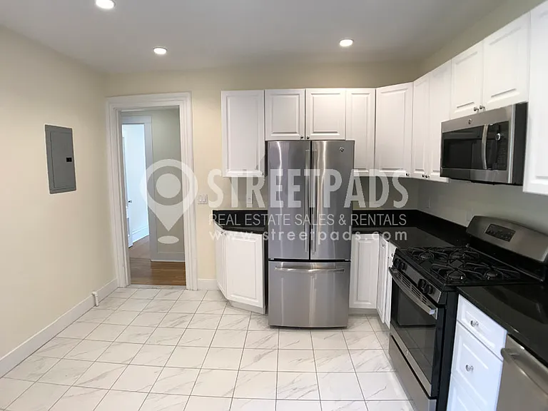 59 Langdon St — Photo 3
