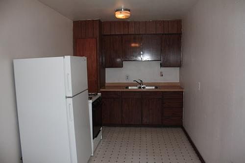 4th image of 211 E Sycamore Ave #C