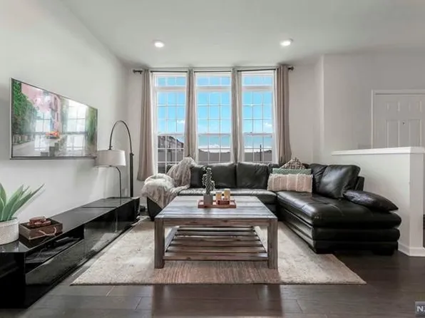 1 Kennedy Ln, Wood Ridge, NJ 07075