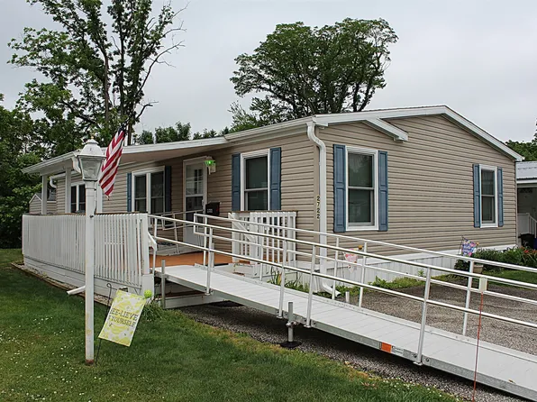 2722 W Park Ln, Erie, PA 16506