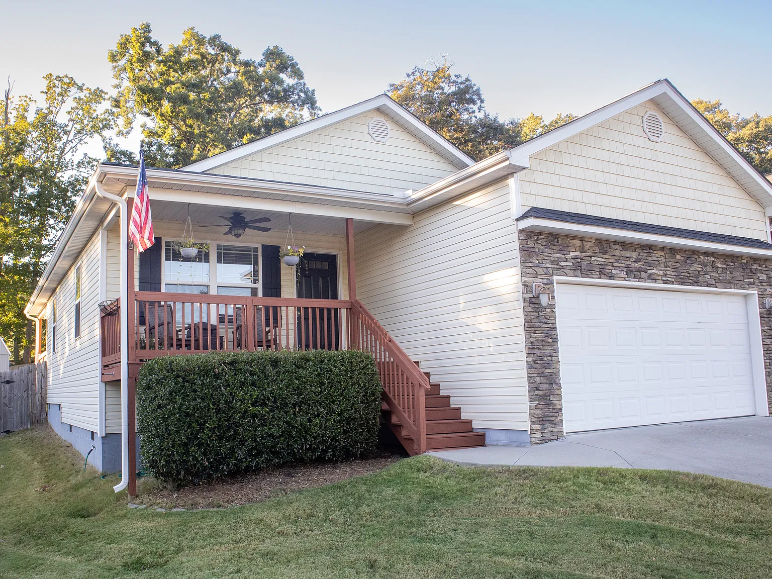 203 Paris View Dr — Photo 1