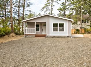 610 Paradise Ct NE, Ocean Shores, WA