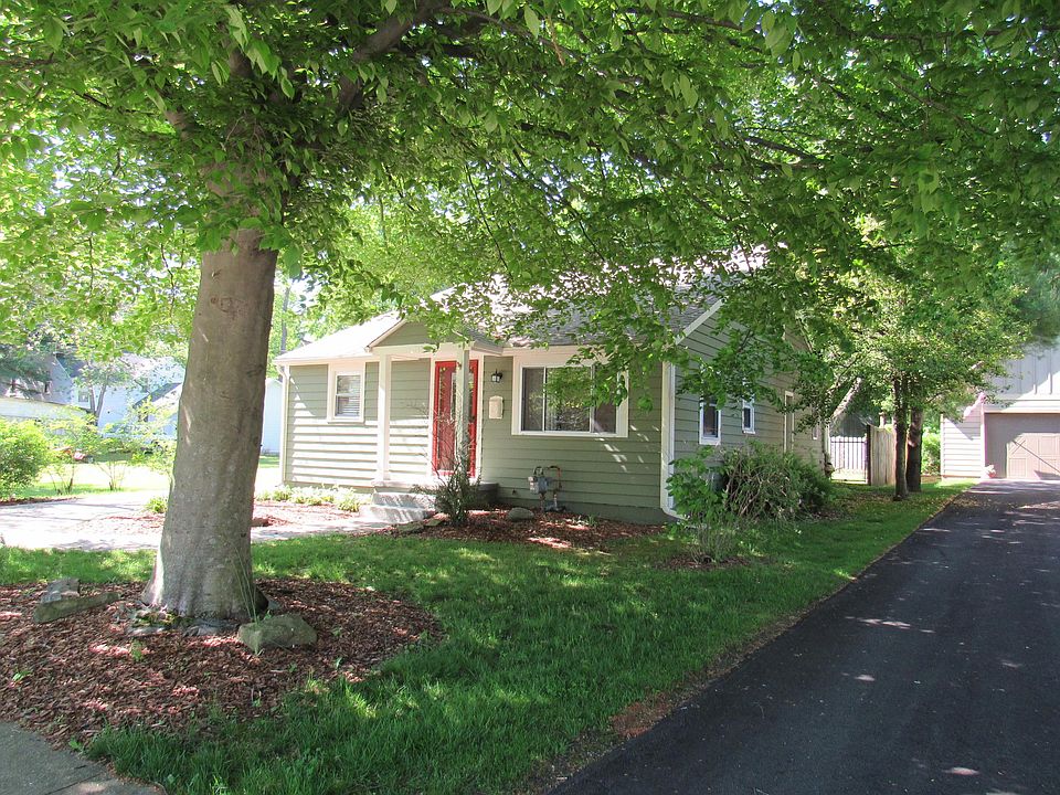 1st image of 318 E Maple St