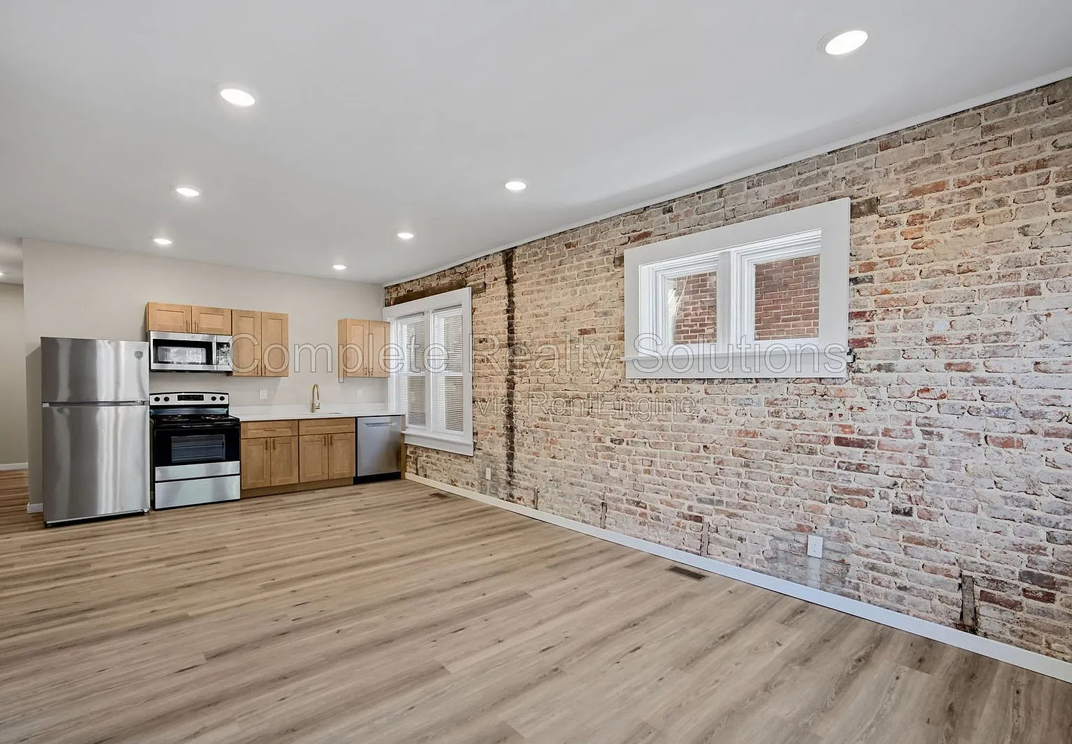 2 bed, 2.0 bath, 930 sqft, $1,350 — Photo 1