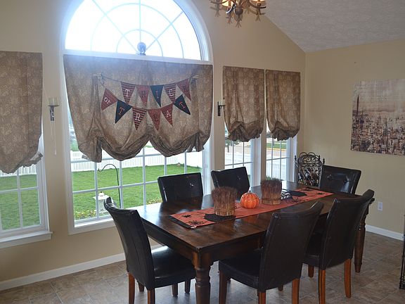4th image of 575 Greystone Dr