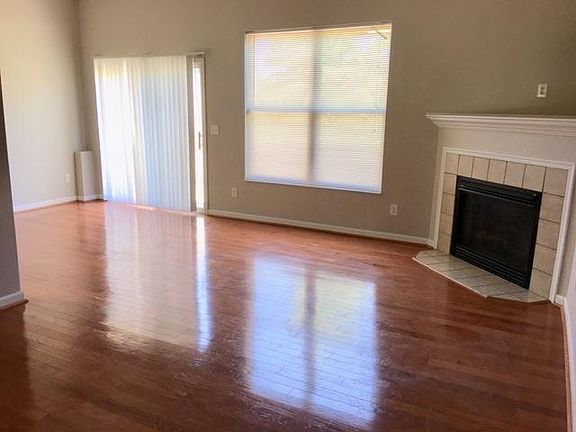 3rd image of 5592 Waterside Dr