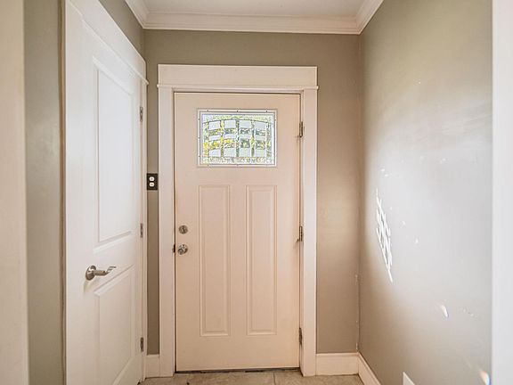 4th image of 2813 Clark St