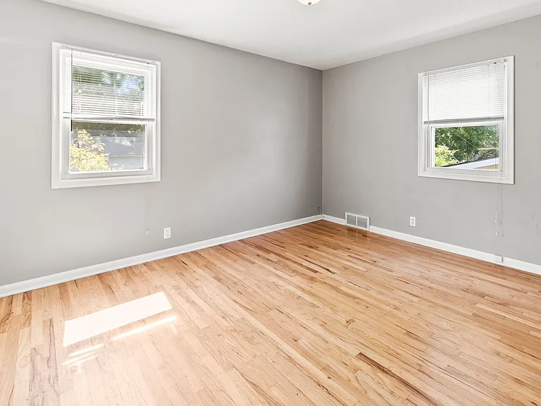 7517 Spring St — Photo 13