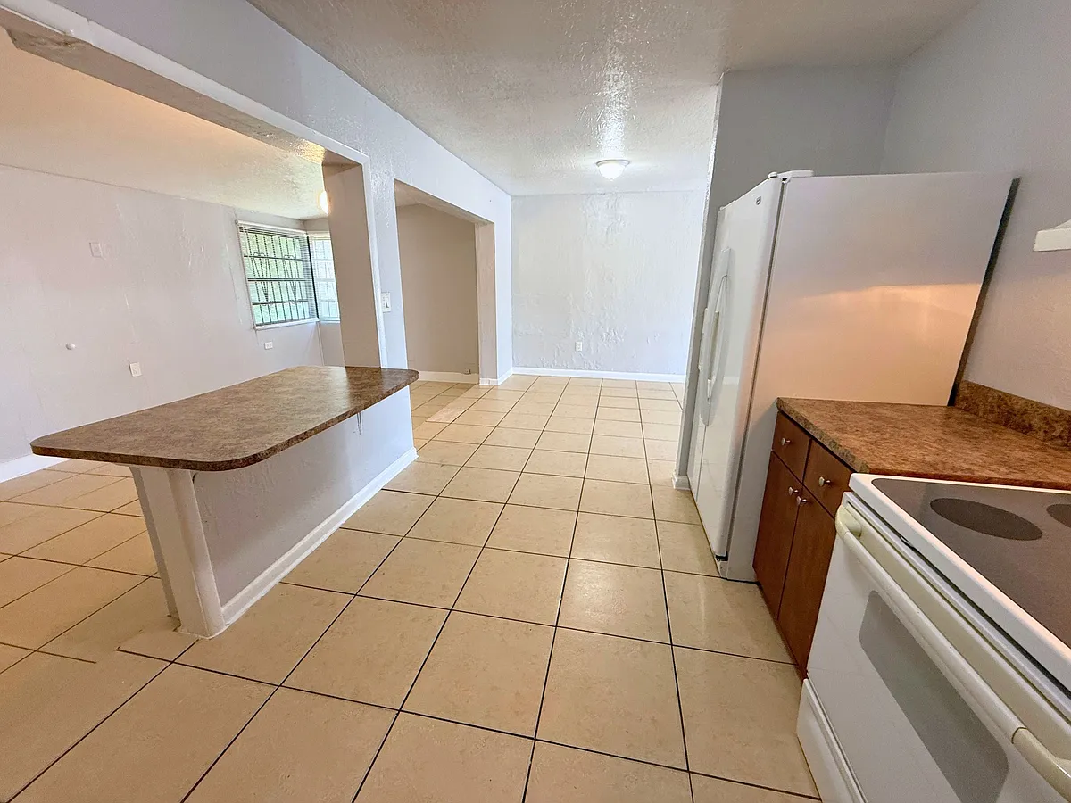 Building Photo - 930 NW 176th Ter