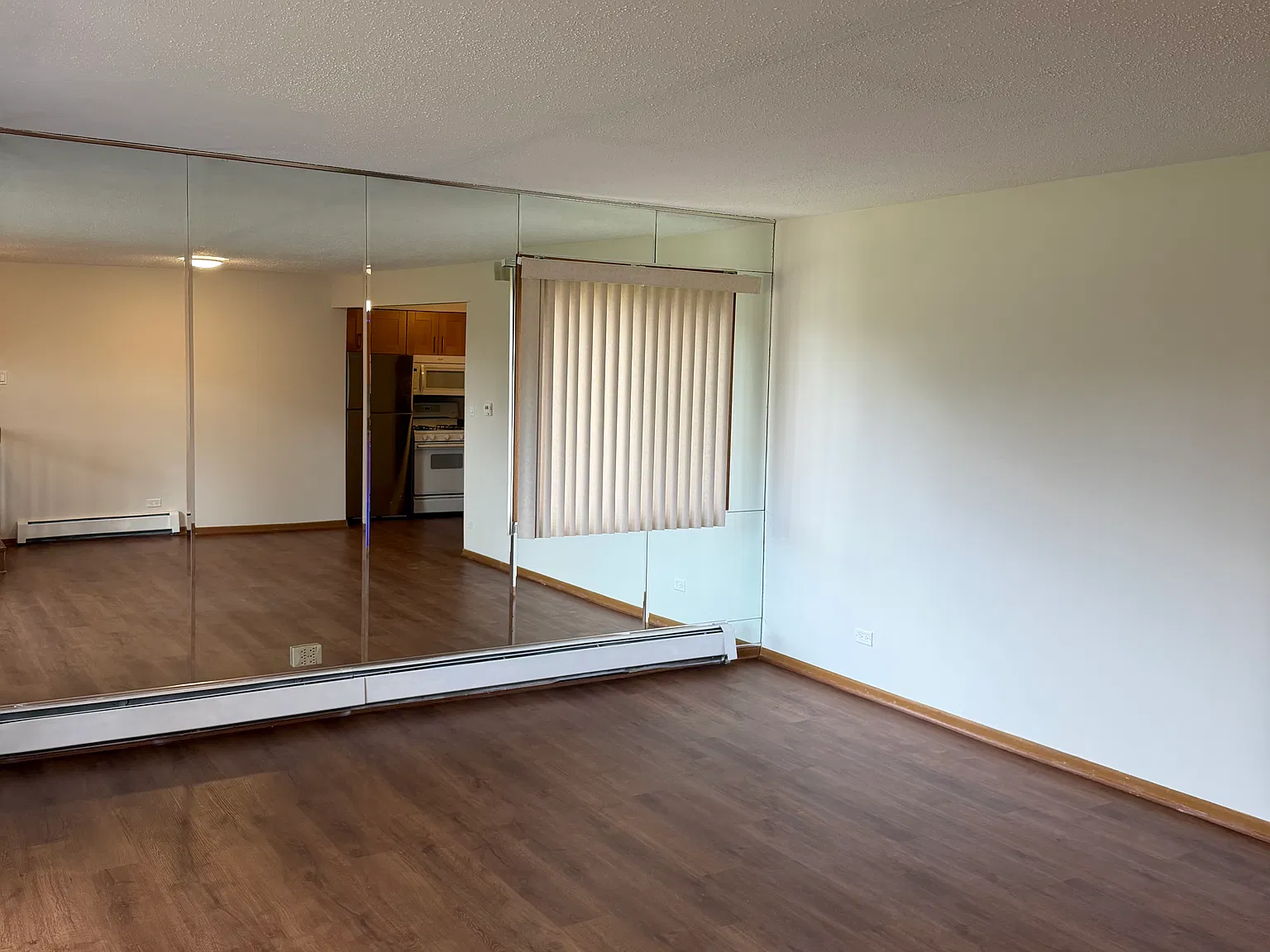 2 bed, 1.5 bath, 948 sqft, $1,950 — Photo 3
