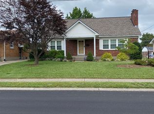 2811 Parklawn Dr, Louisville, KY 40217