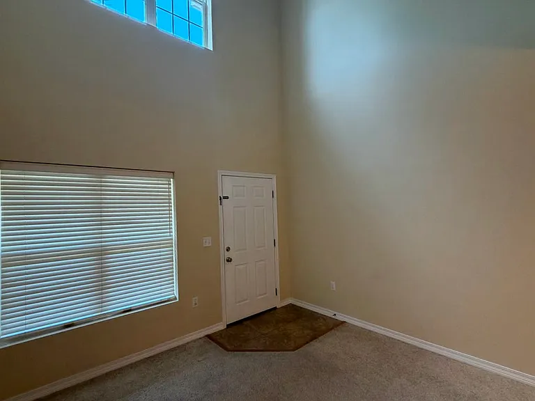 1529 Bentley Cir — Photo 4