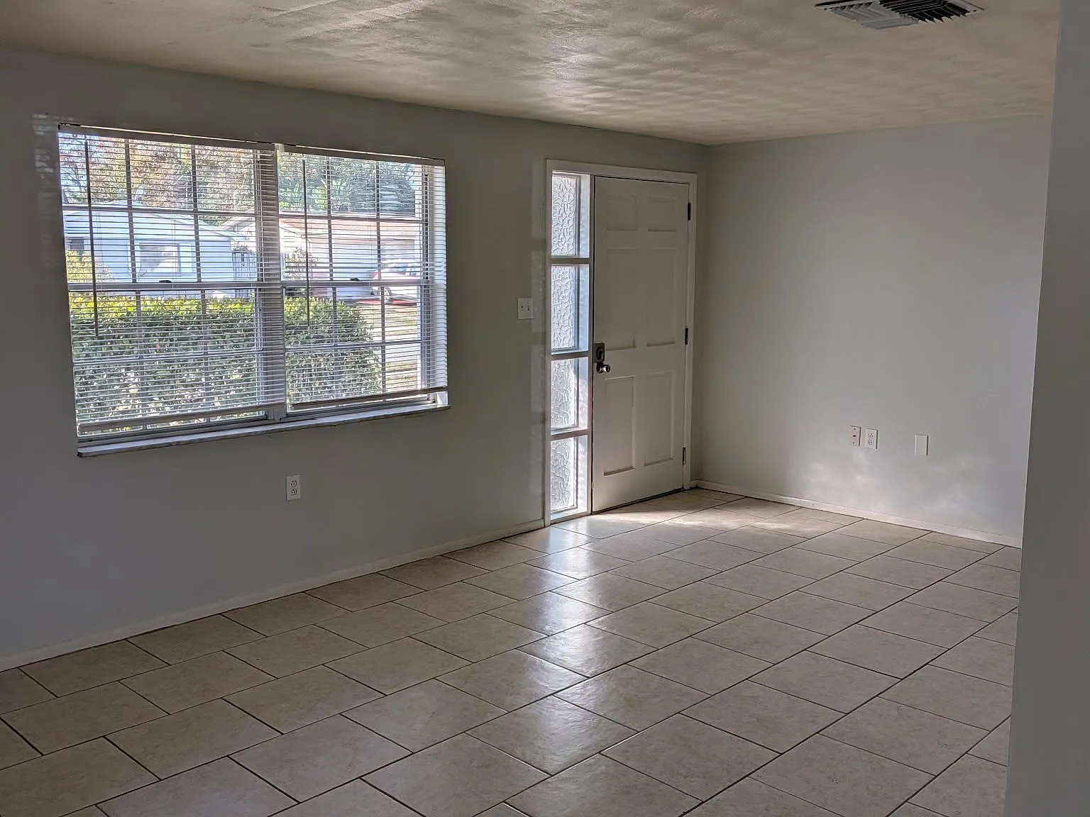 2 bed, 900 sqft, $1,600 — Photo 4
