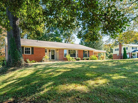 3rd image of 1701 Acorn Ct